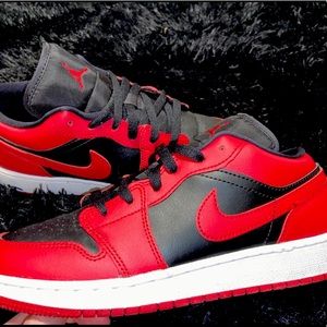 Nike Air Jordan 1 Low Reverse Bred (red & black)